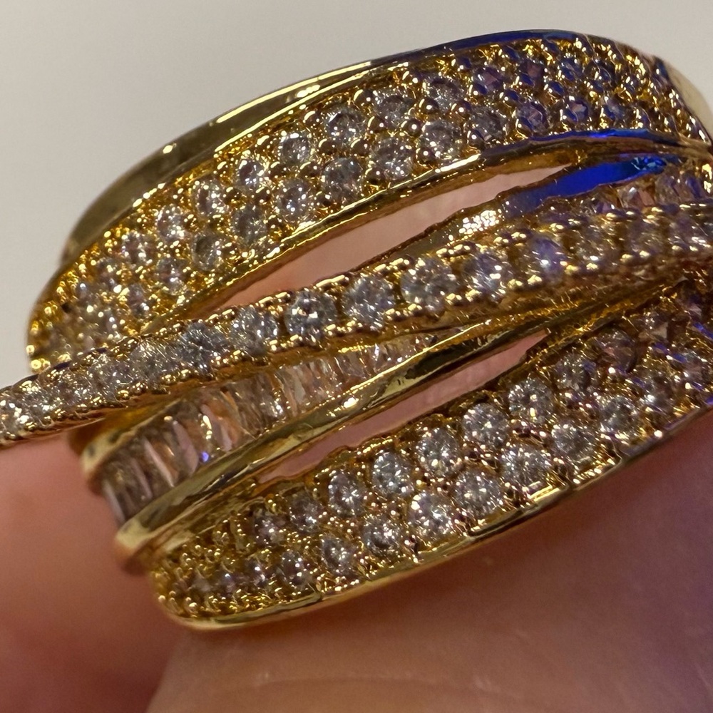 🆕 Dazzling Gold and Silver Women's Ring